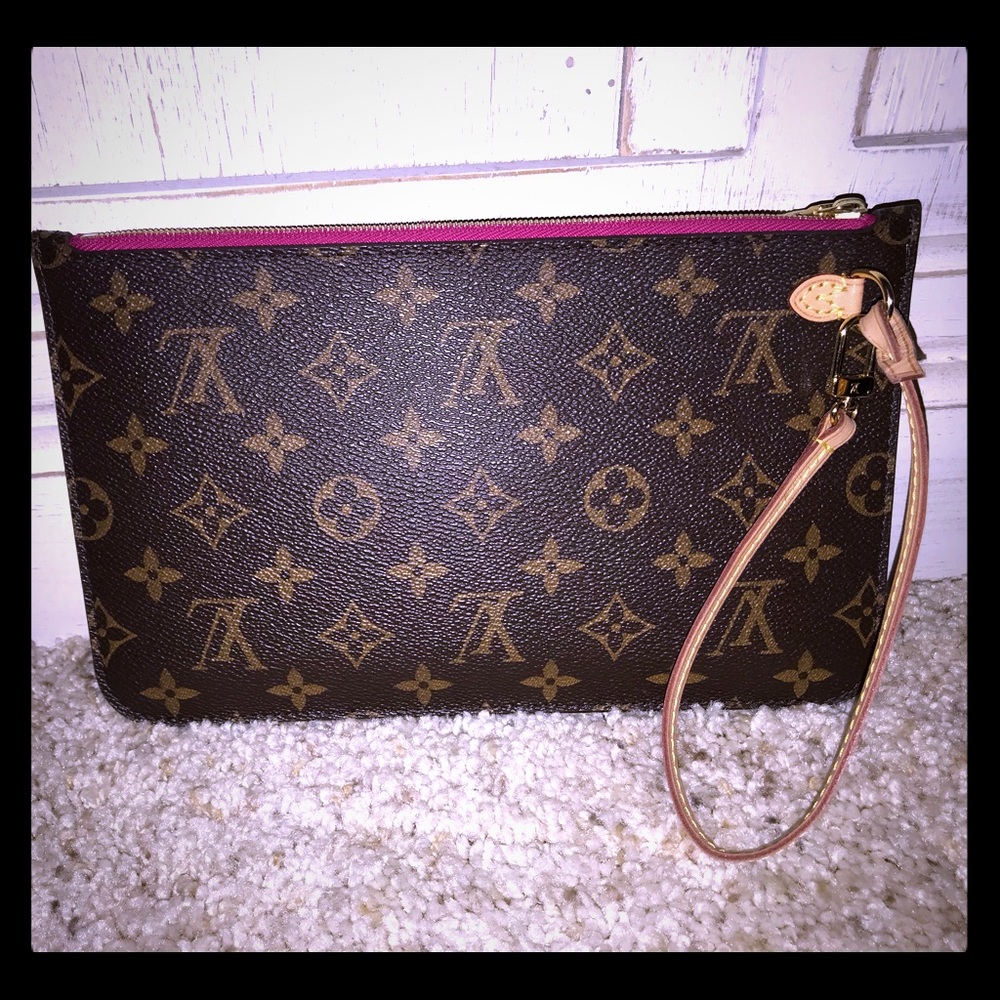♦️Louis Vuitton Neverfull Pouch♦️